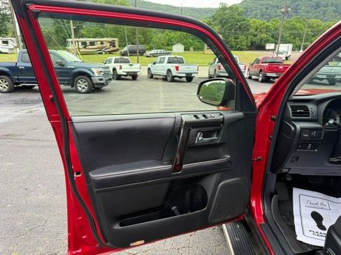 Used 2019 Toyota 4Runner TRD Off-Road Premium AWD/4WD image 9