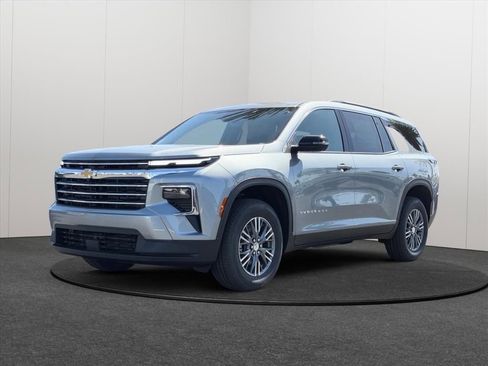 New 2026 Chevrolet Traverse LT FWD image 3