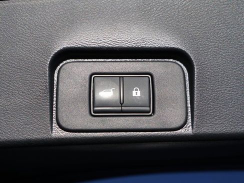 Used 2023 Nissan Rogue SL w/ SL Premium Package image 16