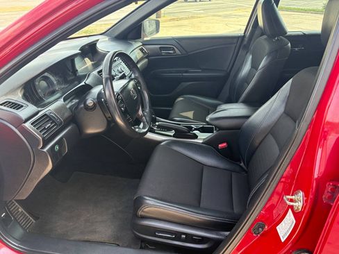 Used 2017 Honda Accord Sport image 9
