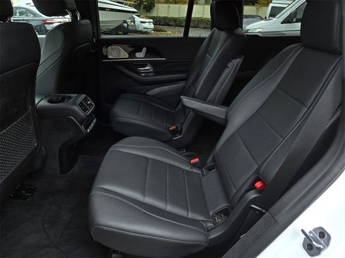 Used 2023 Mercedes-Benz GLS 450 4MATIC image 13