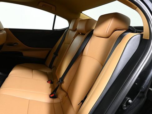 Used 2023 Lexus ES 350 w/ Premium Package FWD image 4