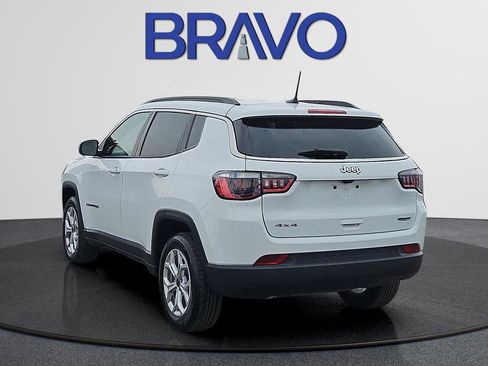 Used 2025 Jeep Compass Latitude AWD/4WD image 5