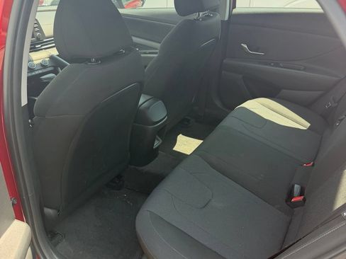 Used 2025 Hyundai Elantra SE FWD image 6