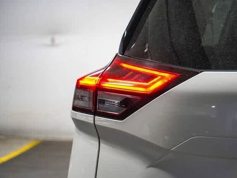 Used 2021 Nissan Rogue SV image 11