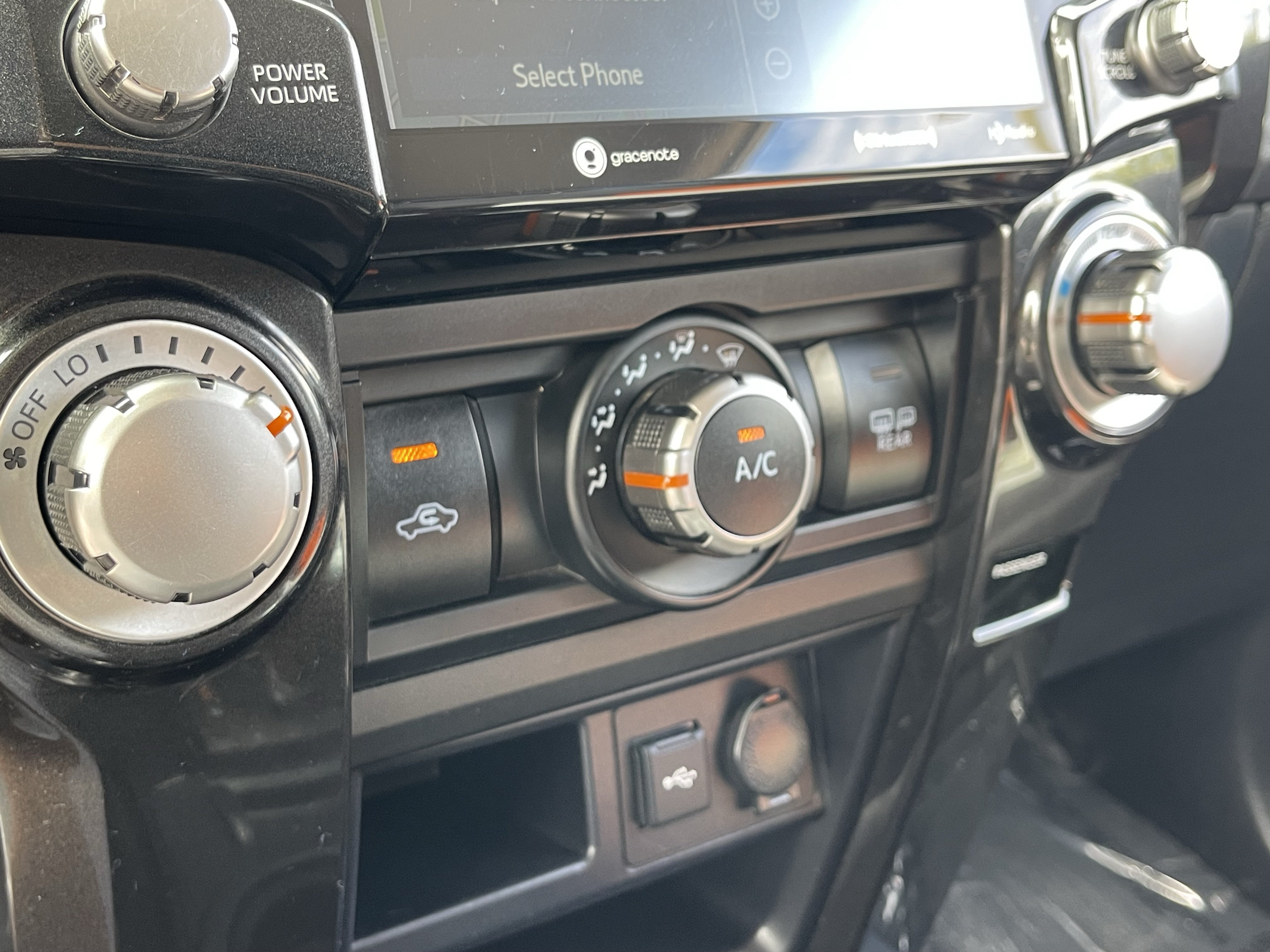Used 2020 Toyota 4Runner TRD Off-Road Premium AWD/4WD image 28