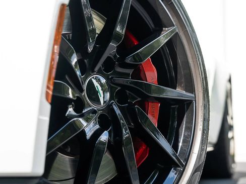 Used 2019 Aston Martin V8 Vantage Coupe RWD image 2