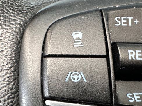 Used 2020 Ford Escape Titanium image 29