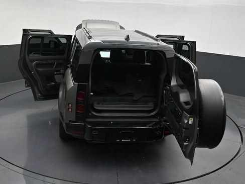 Used 2024 Land Rover Defender 130 X-Dynamic SE AWD/4WD image 35