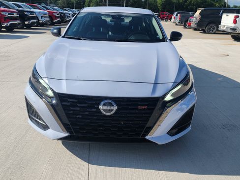 Used 2024 Nissan Altima 2.5 SR FWD image 2