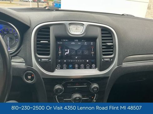 Used 2019 Chrysler 300 Touring w/ Quick Order Package 2EF RWD image 23