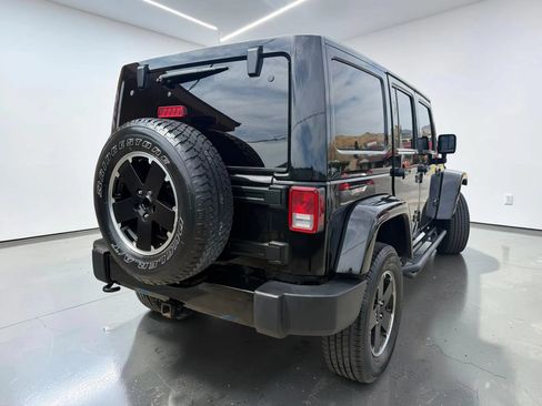 Used 2012 Jeep Wrangler Unlimited Sahara AWD/4WD image 3