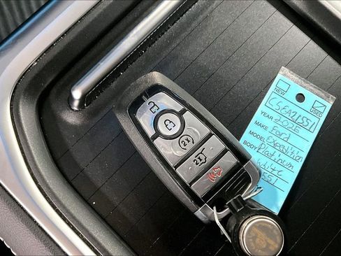 Used 2025 Ford Expedition Platinum AWD/4WD image 13