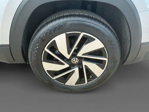 Used 2025 Volkswagen Atlas SE AWD/4WD image 14