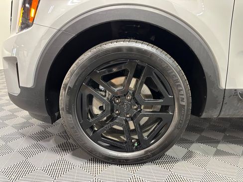 Used 2025 Kia Telluride EX X-Line AWD/4WD image 9