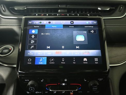 Used 2024 Jeep Grand Cherokee Limited image 27