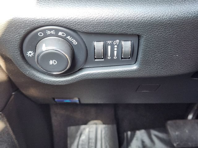Used 2025 Chrysler Pacifica Limited FWD image 23
