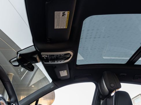 New 2026 Porsche Macan image 23