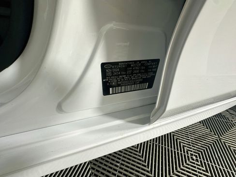 Used 2025 Genesis G70 2.5T RWD image 12