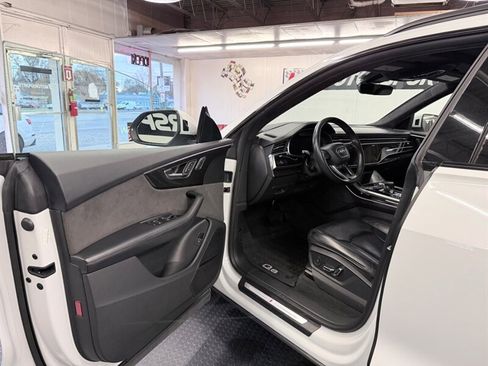 Used 2019 Audi Q8 Prestige w/ Luxury Package image 17