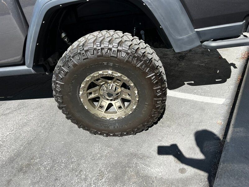 Used 2022 Jeep Gladiator Rubicon w/ Trailer Tow Package AWD/4WD image 15
