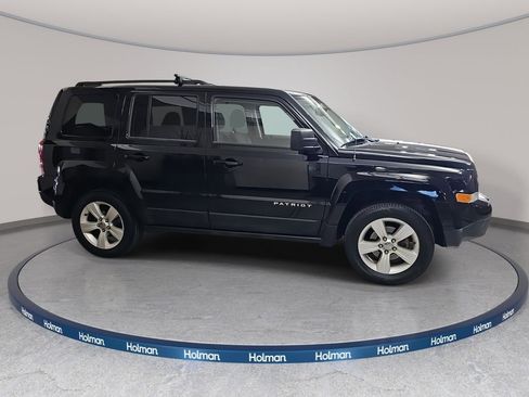 Used 2014 Jeep Patriot Latitude AWD/4WD image 5
