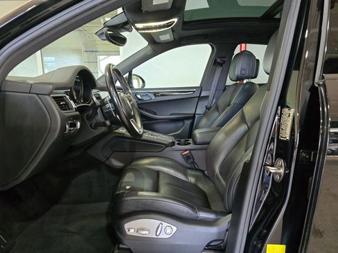 Used 2018 Porsche Macan S image 24