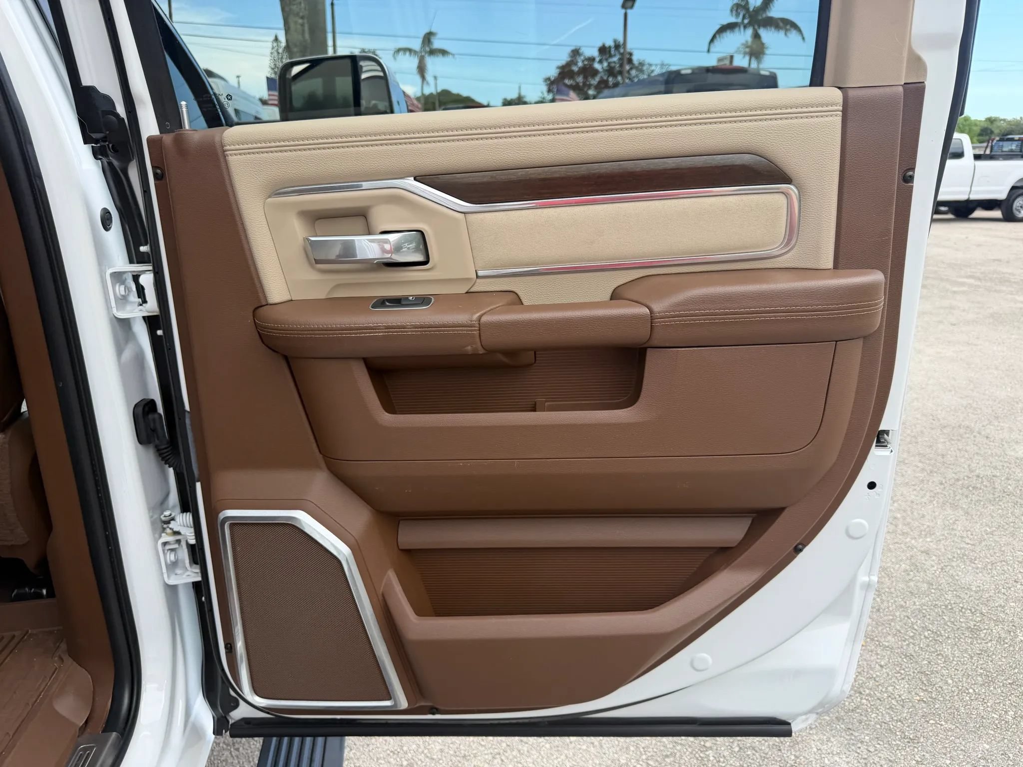 Used 2022 RAM 3500 Laramie AWD/4WD image 16