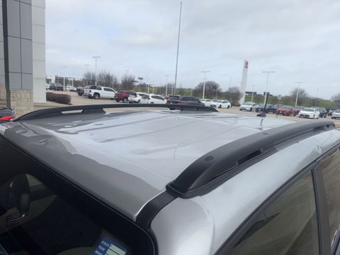 Used 2020 Jeep Renegade Latitude w/ Popular Equipment Group image 6