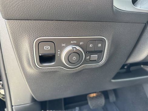 Used 2025 Mercedes-Benz GLB 250 4MATIC image 18