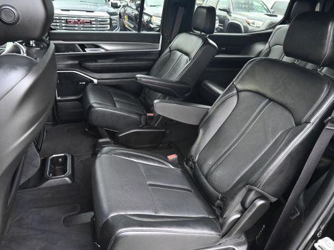 Used 2024 Jeep Wagoneer Series II AWD/4WD image 32
