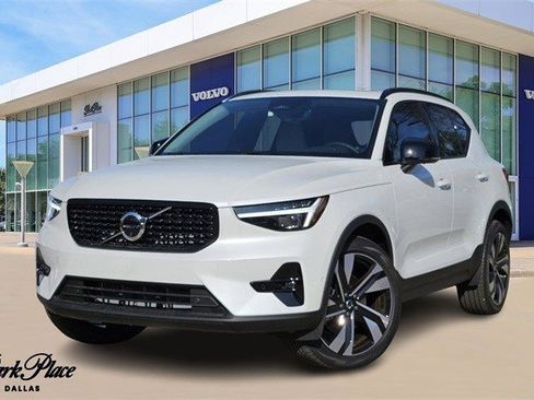 Certified 2025 Volvo XC40 B5 Ultra w/ Climate Package image 1