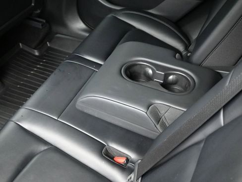 Used 2021 Tesla Model Y Long Range image 17
