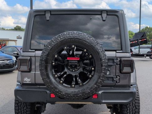 Used 2018 Jeep Wrangler Unlimited Sahara w/ Dual Top Group AWD/4WD image 4