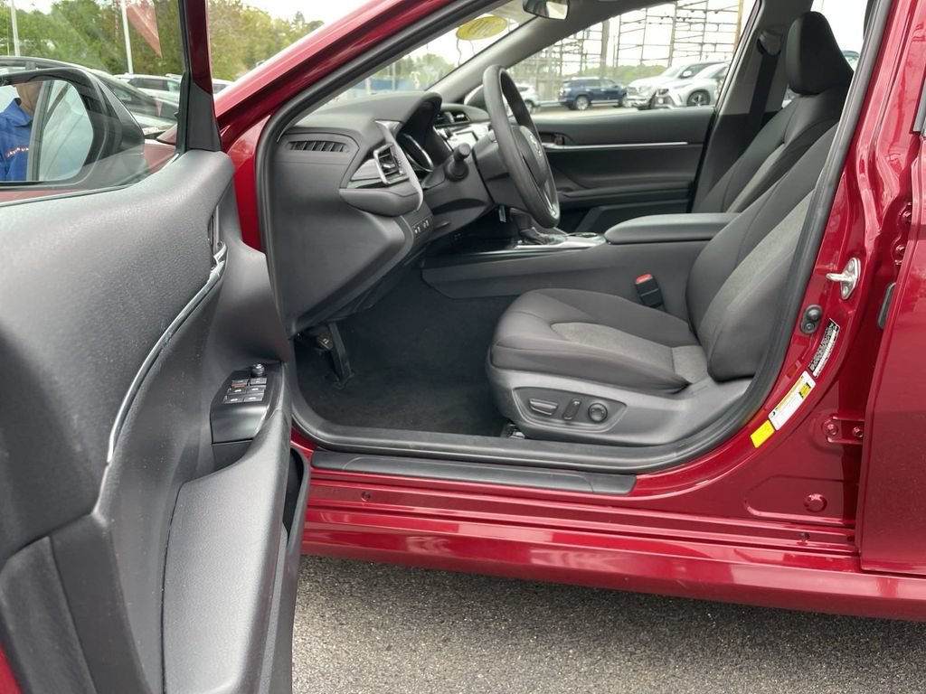 Used 2019 Toyota Camry LE FWD image 14