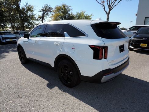 New 2025 Kia Sorento LX FWD image 7