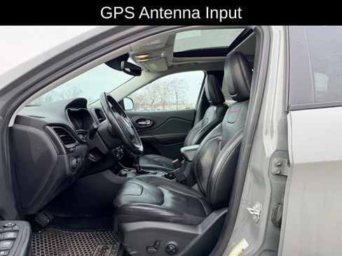 Used 2019 Jeep Cherokee Trailhawk image 8