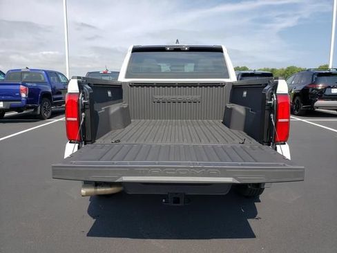 Used 2025 Toyota Tacoma SR5 AWD/4WD image 7