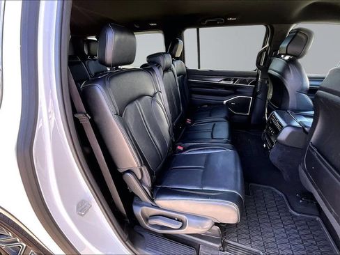 Certified 2024 Jeep Wagoneer L Series II w/ Flexible Seating Group AWD/4WD image 18