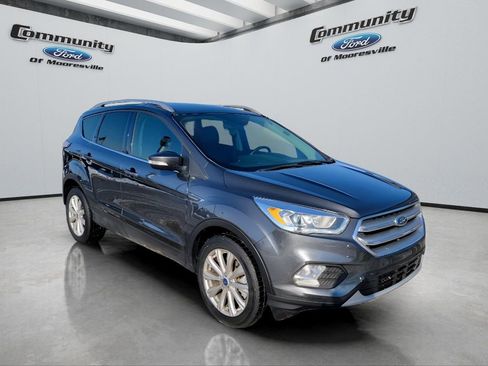 Used 2017 Ford Escape Titanium image 3