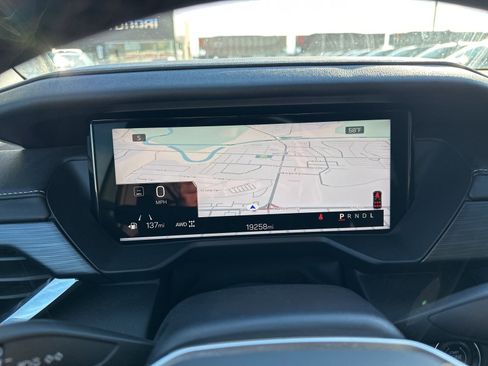 Used 2025 GMC Acadia Elevation image 31