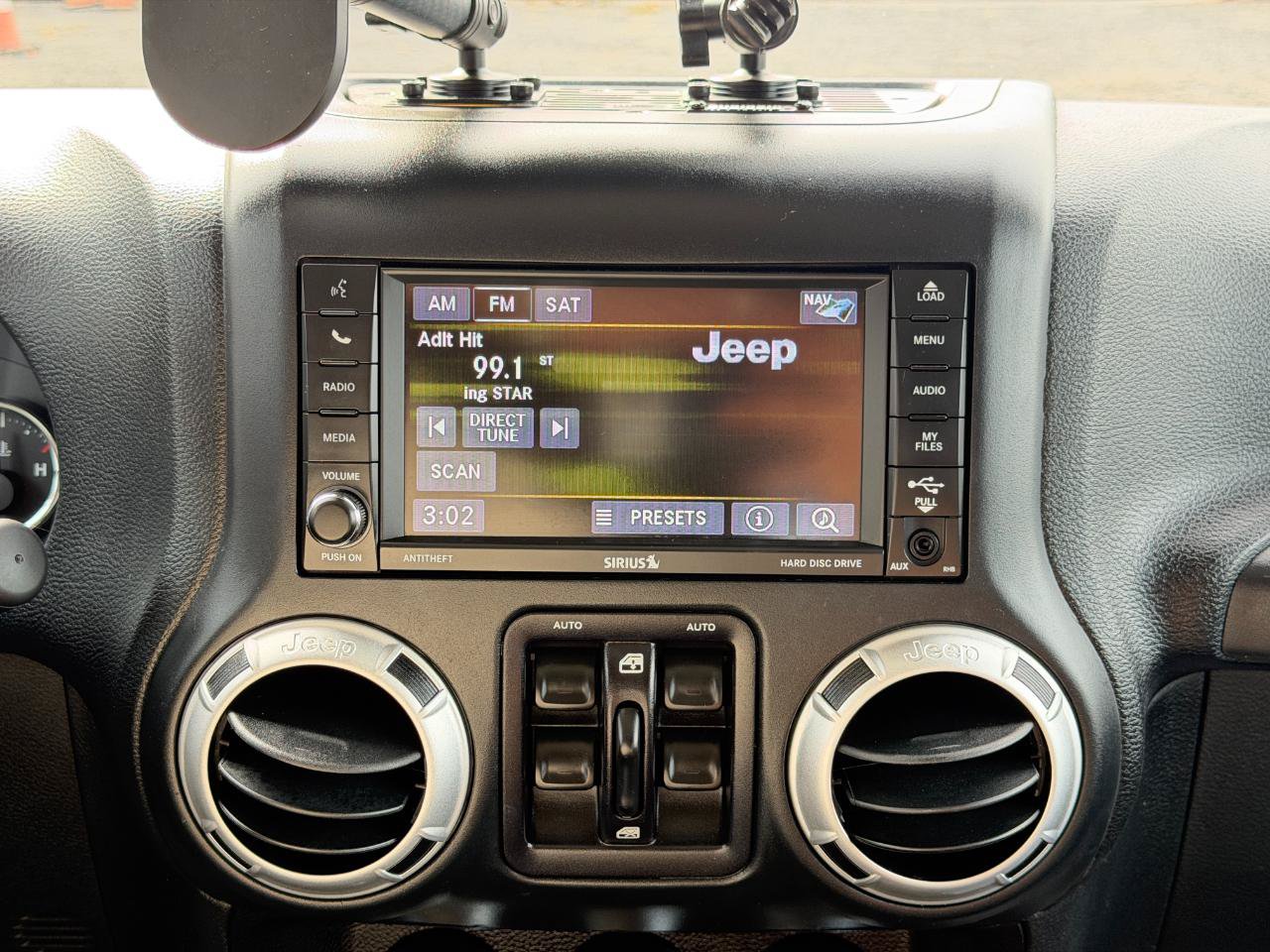 Used 2016 Jeep Wrangler Unlimited Sahara w/ Connectivity Group AWD/4WD image 57