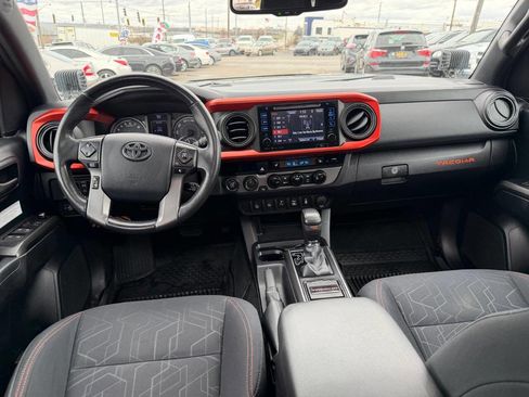Used 2016 Toyota Tacoma TRD Off-Road w/ Premium & Technology Package AWD/4WD image 21