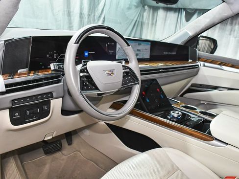 Used 2025 Cadillac Escalade ESV Sport Platinum AWD/4WD image 20