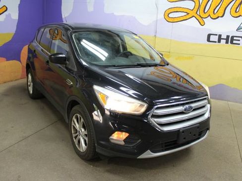 Used 2017 Ford Escape SE FWD image 2
