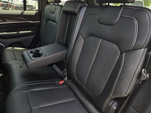 New 2026 Jeep Grand Cherokee Limited AWD/4WD image 13