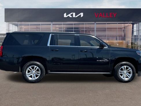 Used 2019 Chevrolet Suburban LS RWD image 3