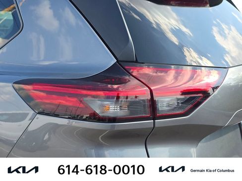 Used 2023 Nissan Rogue SV AWD/4WD image 16