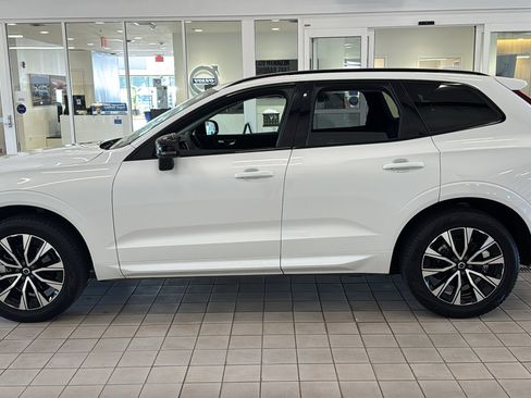 Used 2025 Volvo XC60 B5 Plus AWD/4WD image 8