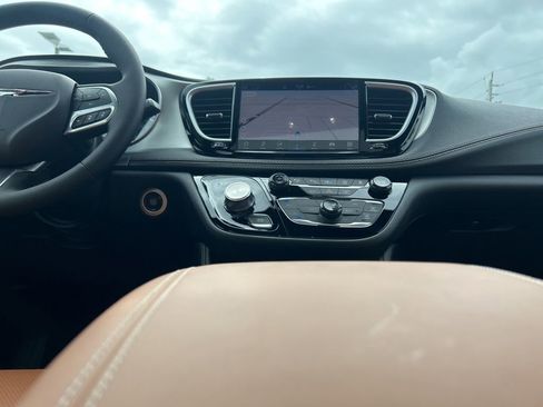 New 2025 Chrysler Pacifica Pinnacle w/ Trailer Tow Group image 35